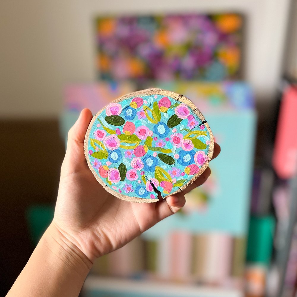 Painted log - Blue confetti roses