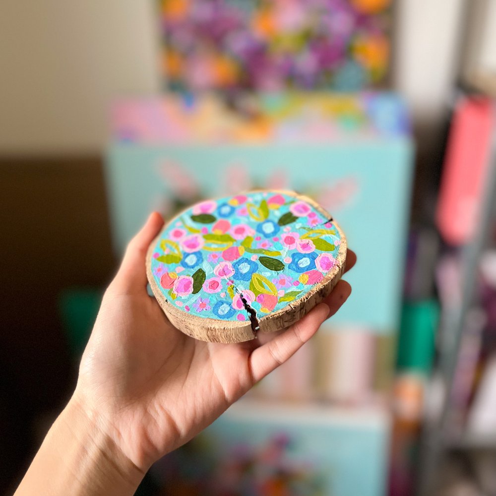 Painted log - Blue confetti roses